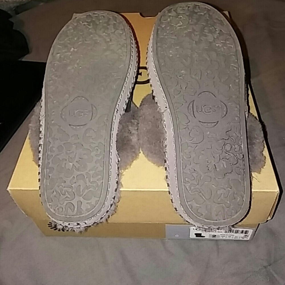 Ugg Slides - Picture 3 of 4
